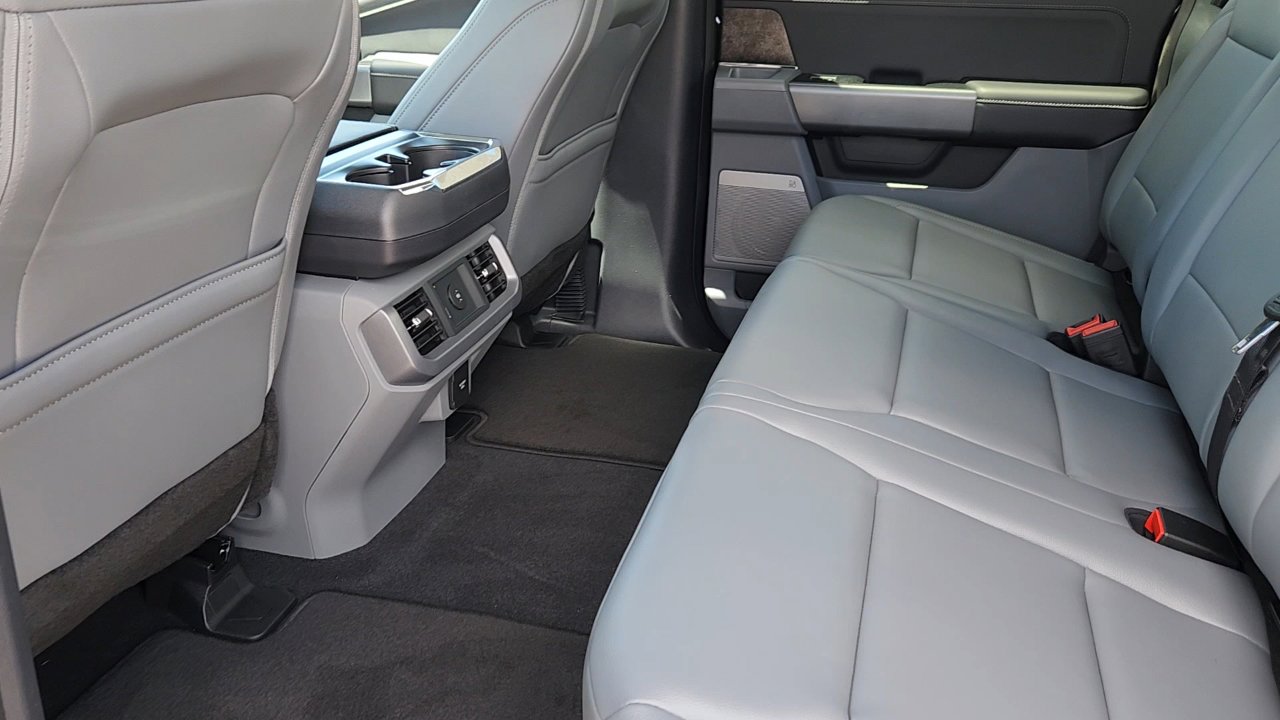2025 Ford F-150 Lightning photo 24