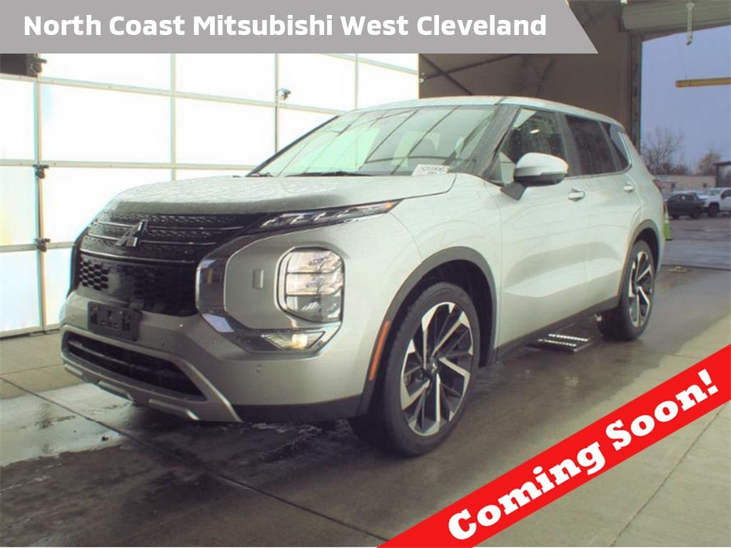 2024 Mitsubishi Outlander SE's photo