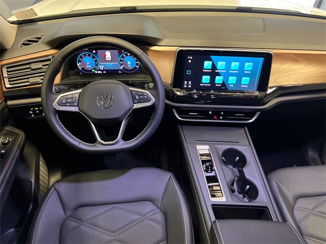 2026 Volkswagen Atlas SE photo 12