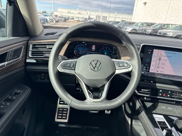 2025 Volkswagen Atlas SEL Premium R-Line photo 9
