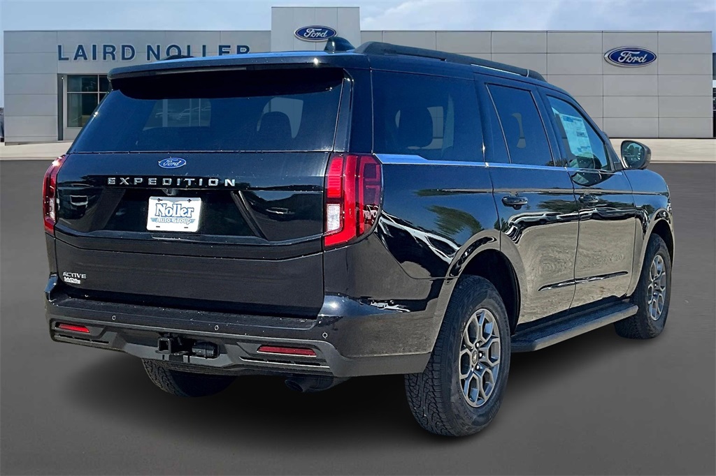 2025 Ford Expedition photo 3