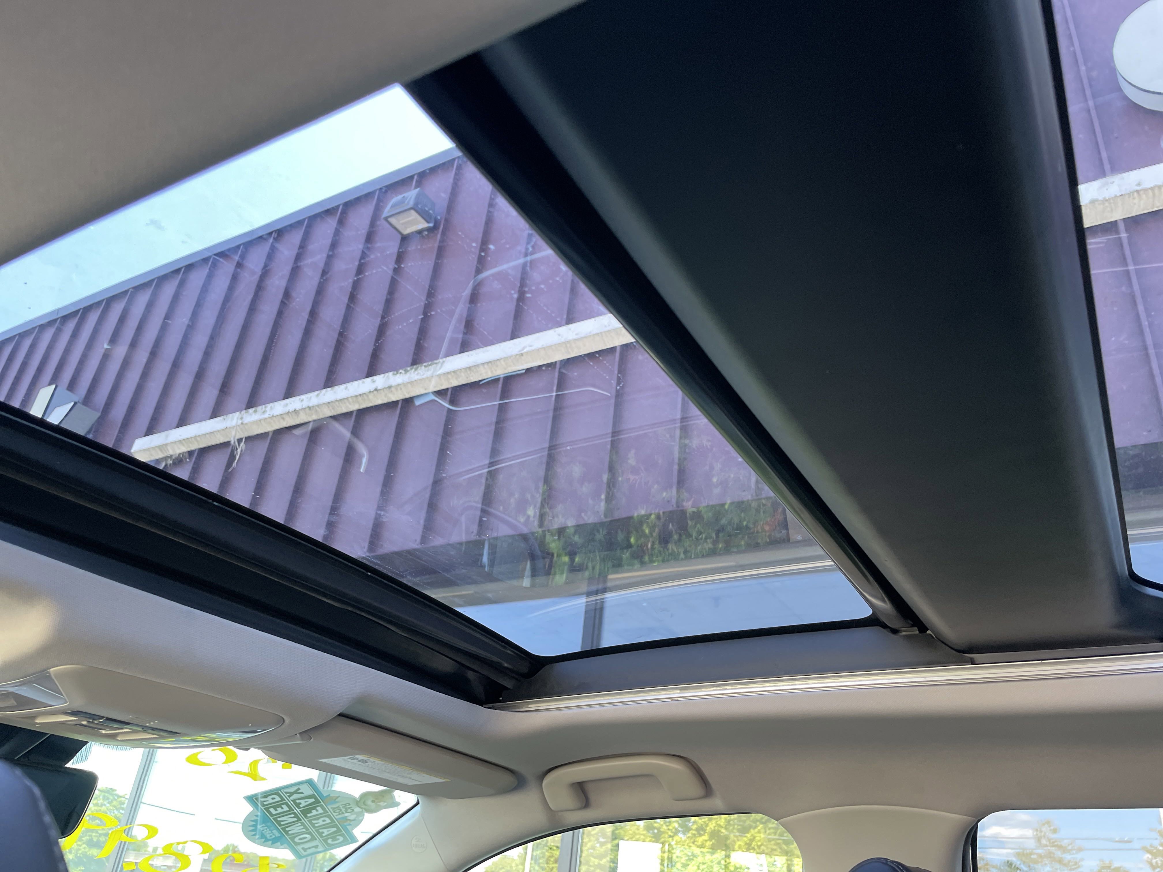 2020 Toyota RAV4 Hybrid Limited photo 3