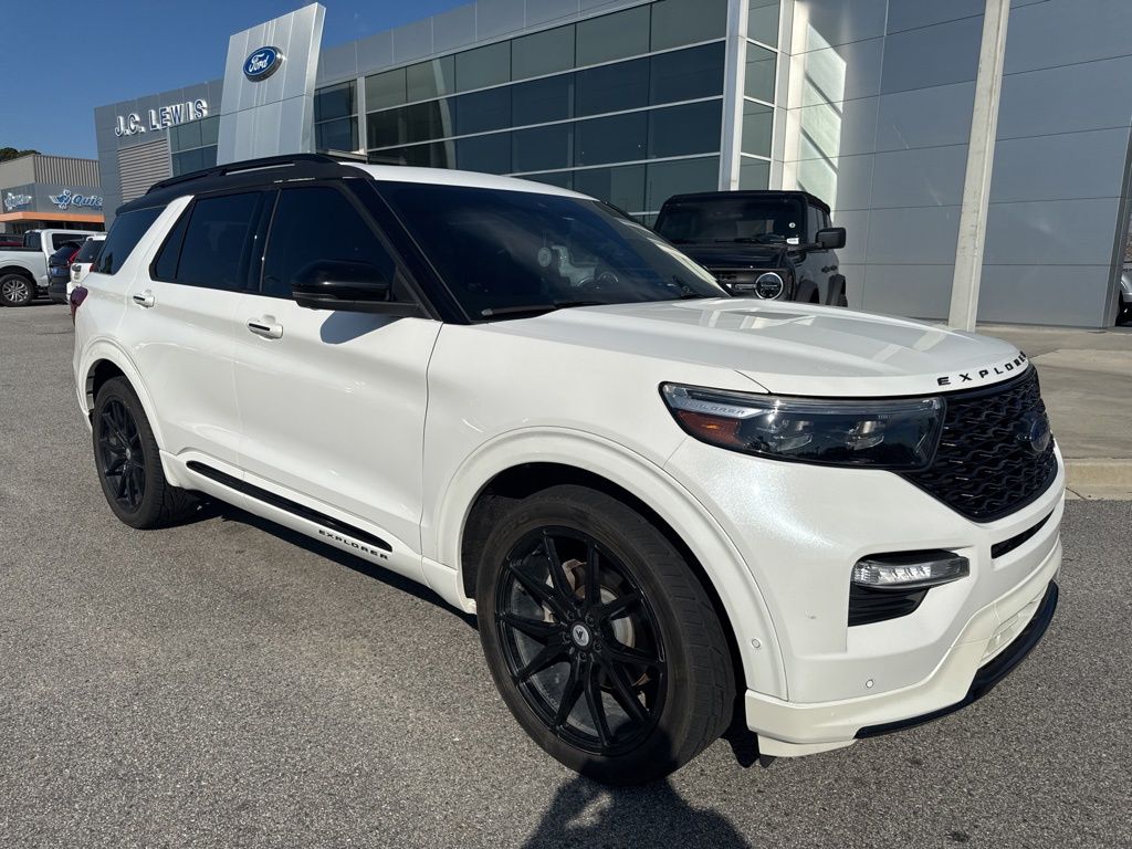 2020 Ford Explorer ST's photo