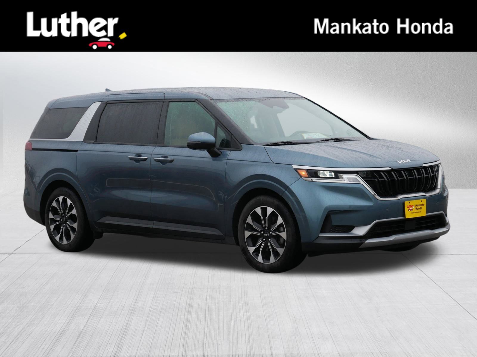 2023 Kia Carnival EX's photo