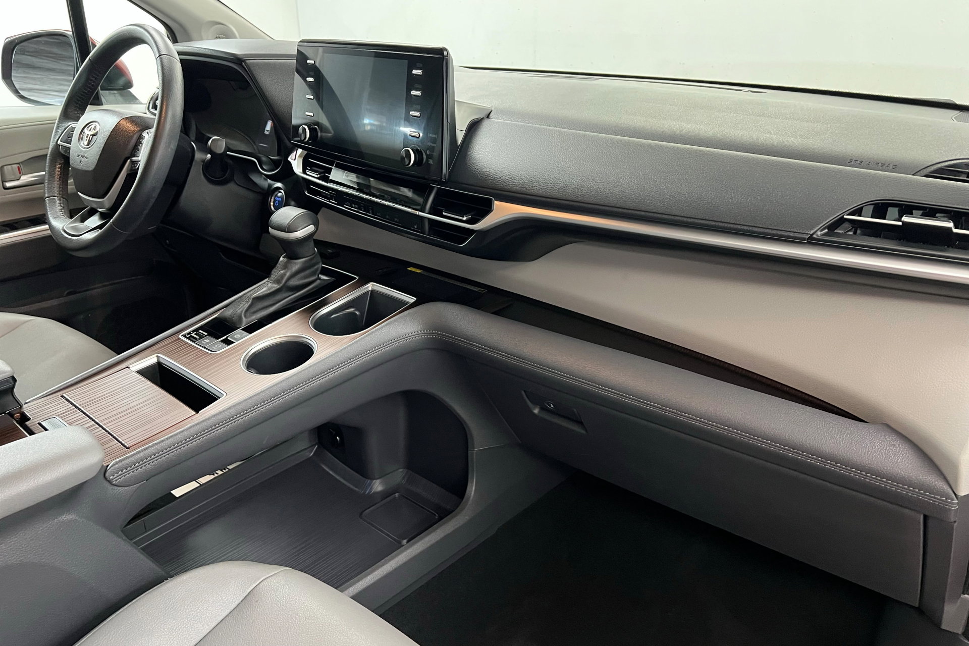 2023 Toyota Sienna XLE photo 23