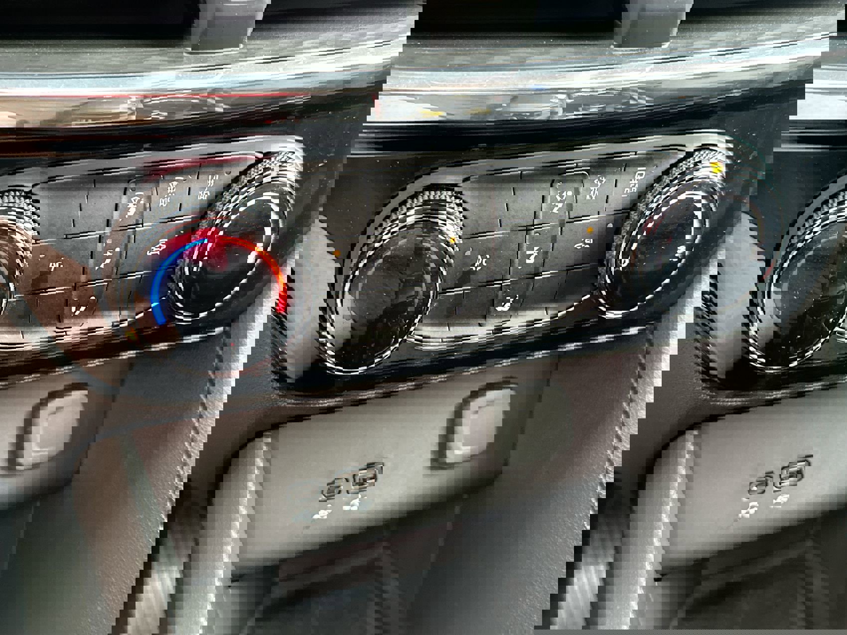 2025 Buick Encore GX Sport Touring photo 10