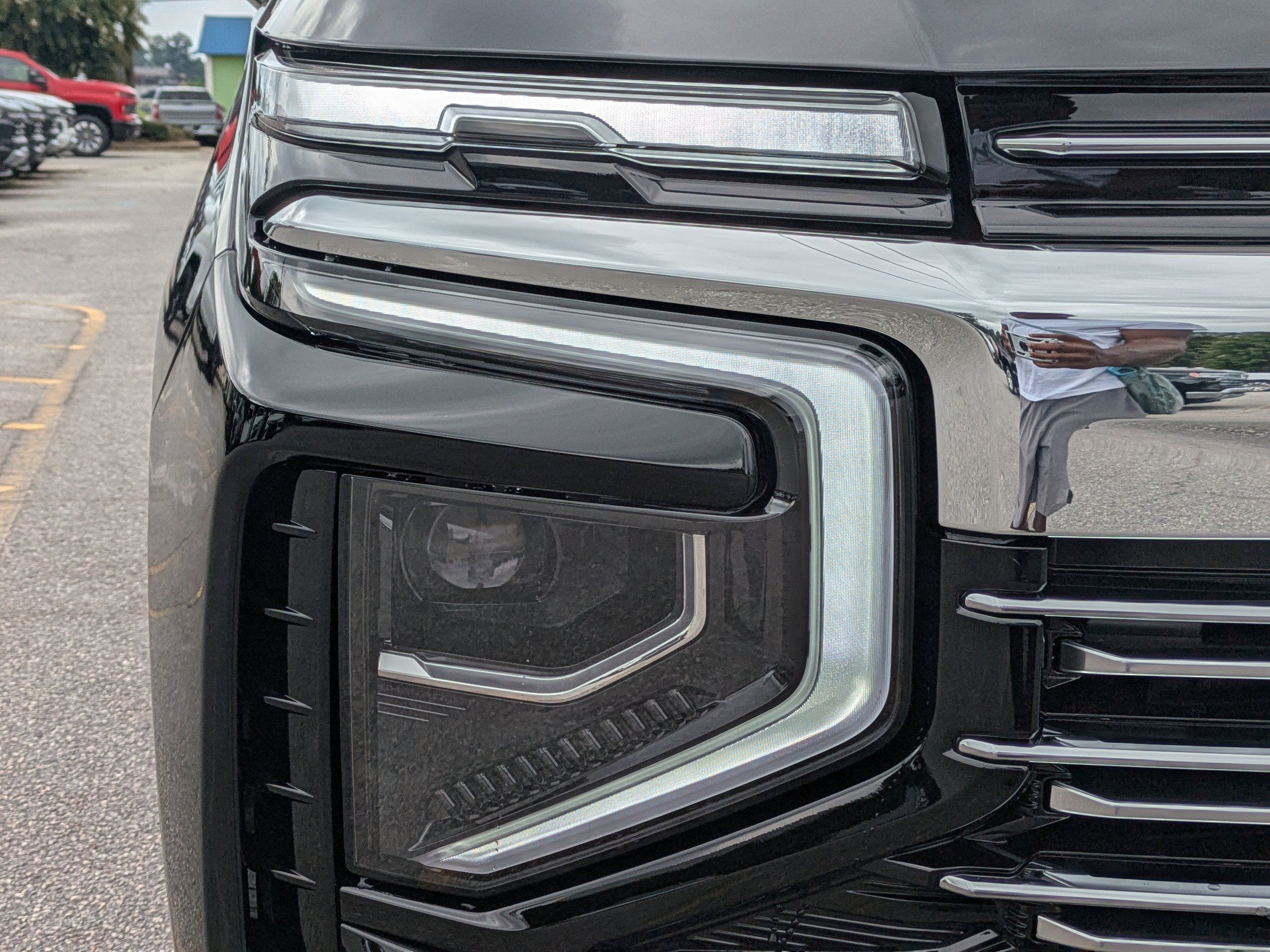 2025 Chevrolet Suburban Premier photo 8