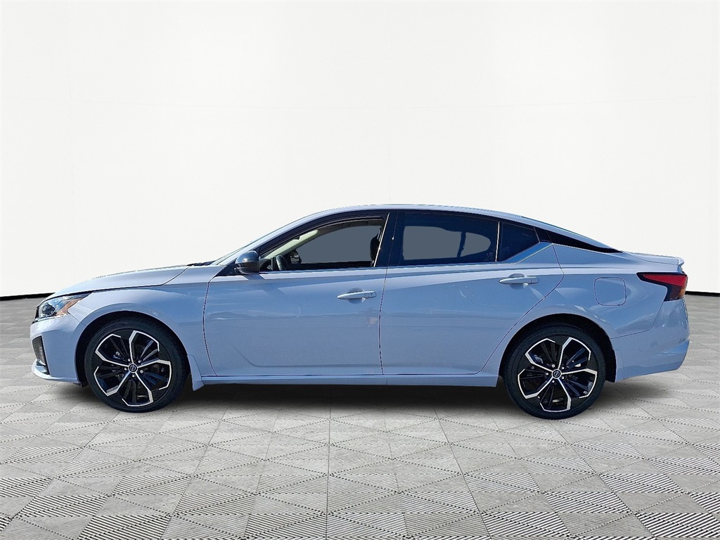 2023 Nissan Altima 2.5 SR photo 4