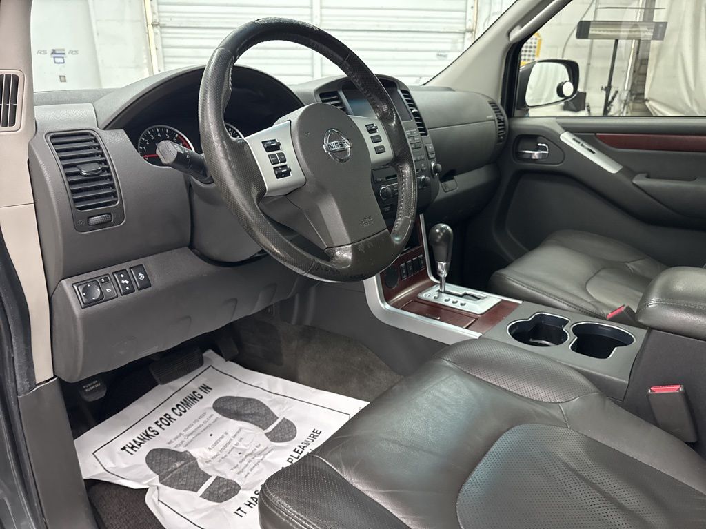 2008 Nissan Pathfinder LE photo 6