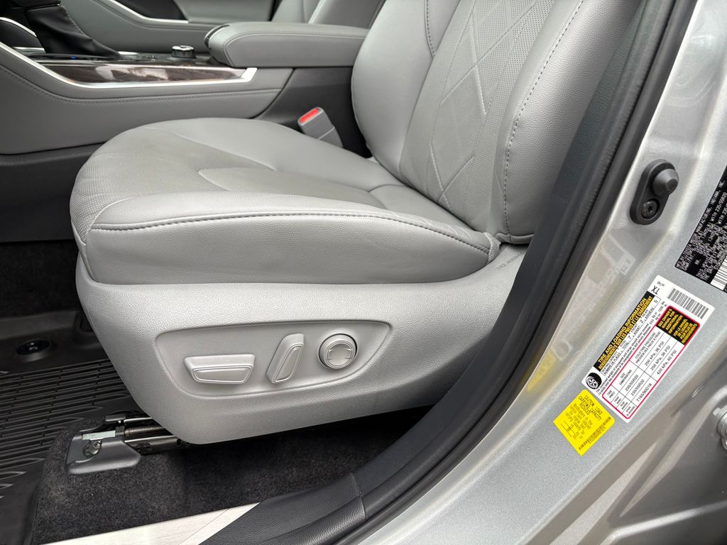2024 Toyota Highlander Platinum photo 14