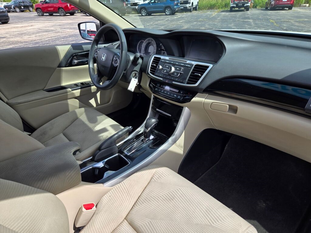 2017 Honda Accord LX photo 4