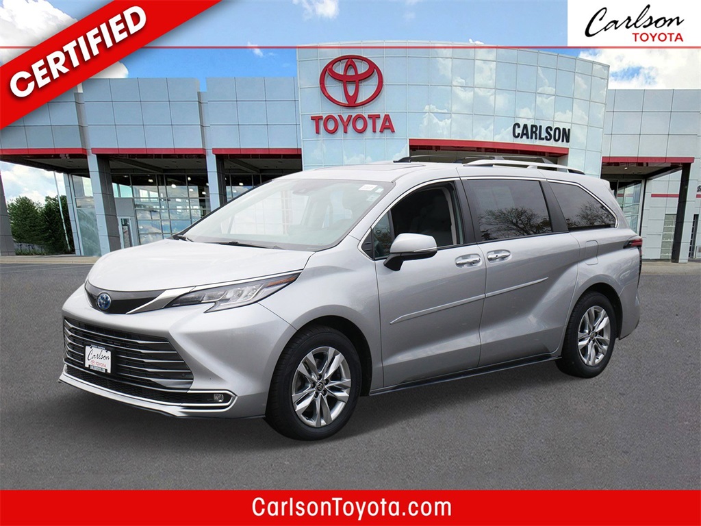 2022 Toyota Sienna Limited's photo