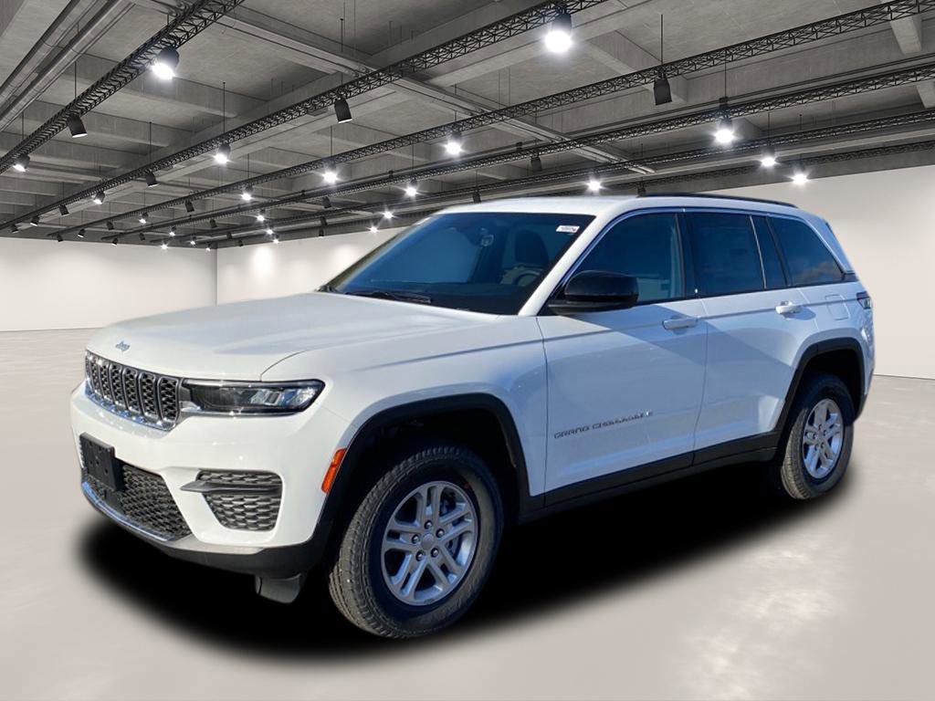 2025 Jeep Grand Cherokee Laredo photo 2