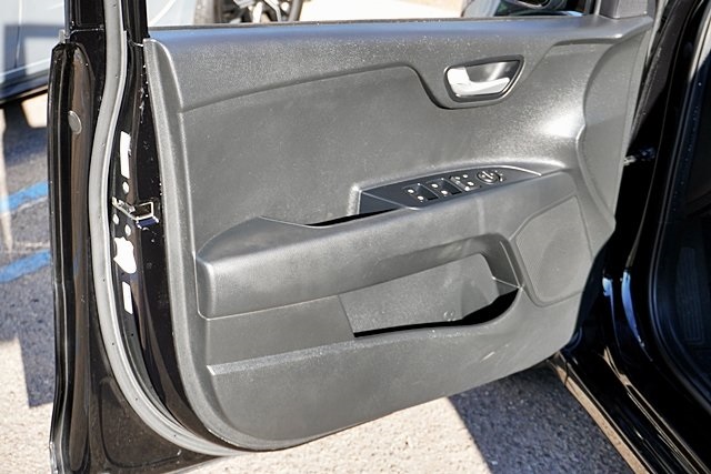 Used 2022 Black Kia S image 20