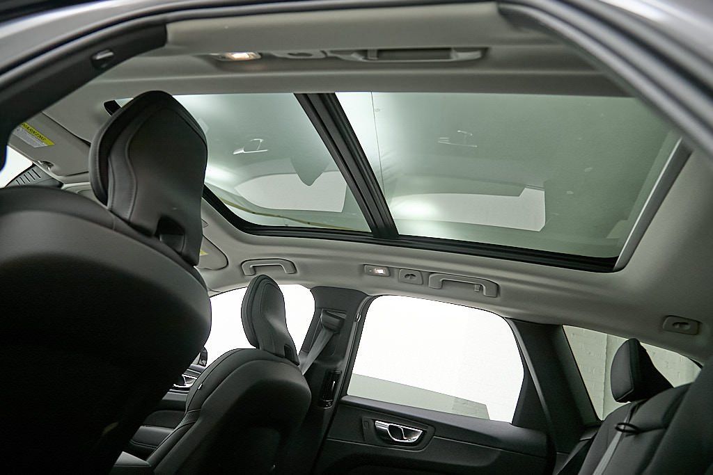 2026 VOLVO XC60 - Image 21
