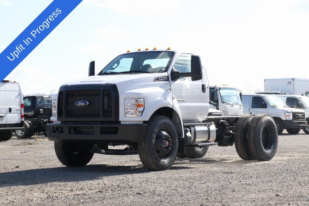 2026 Ford F-750 photo 2