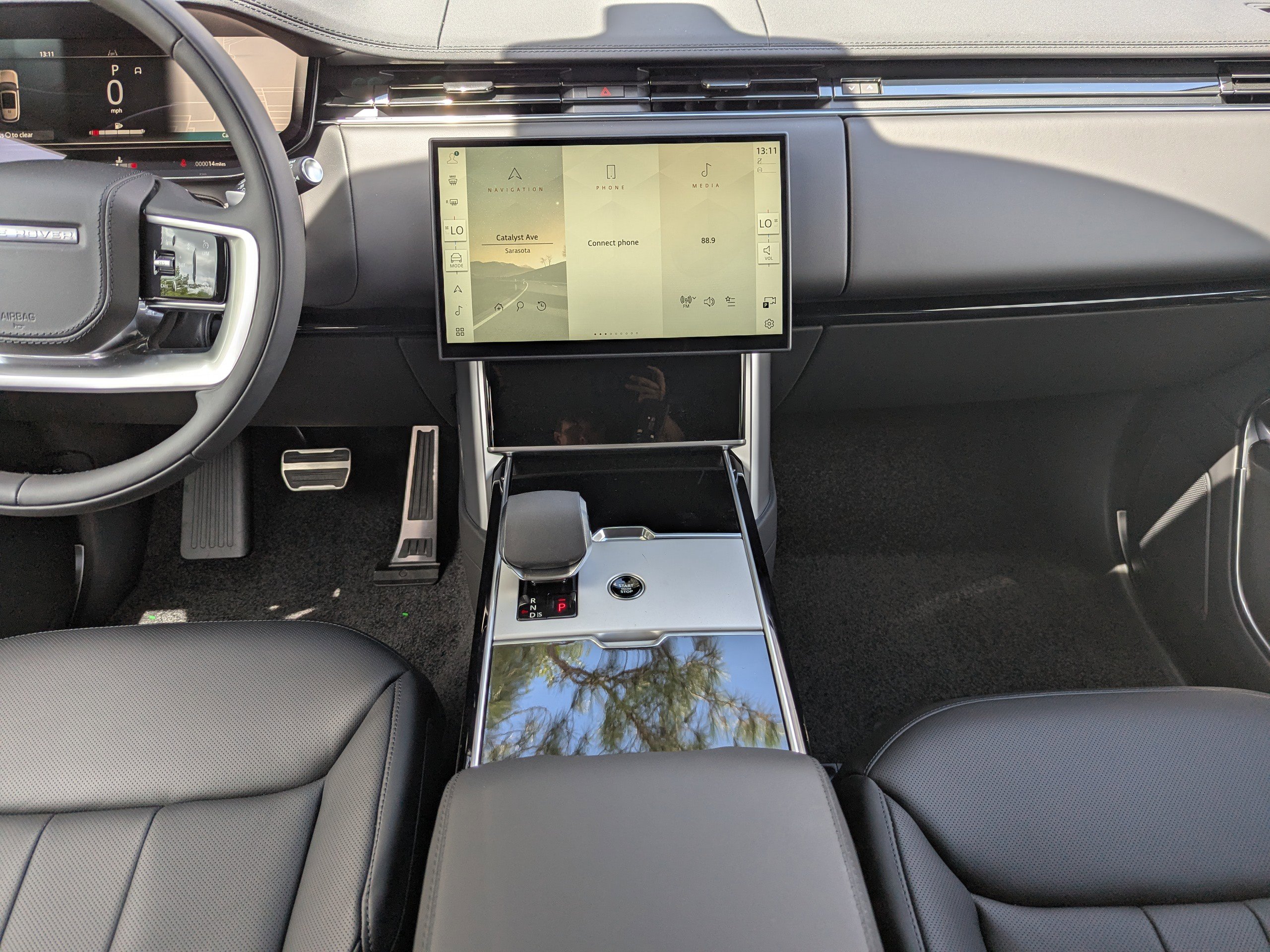 2025 Land Rover Range Rover SE photo 17