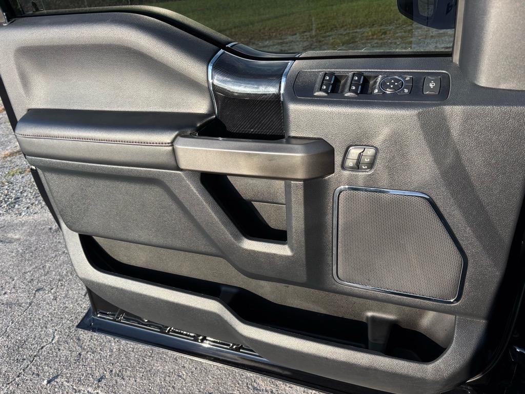 2022 Ford F-350 Lariat photo 6