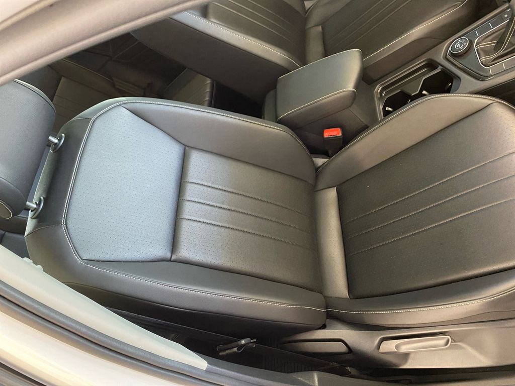 2024 Volkswagen Tiguan SE photo 14