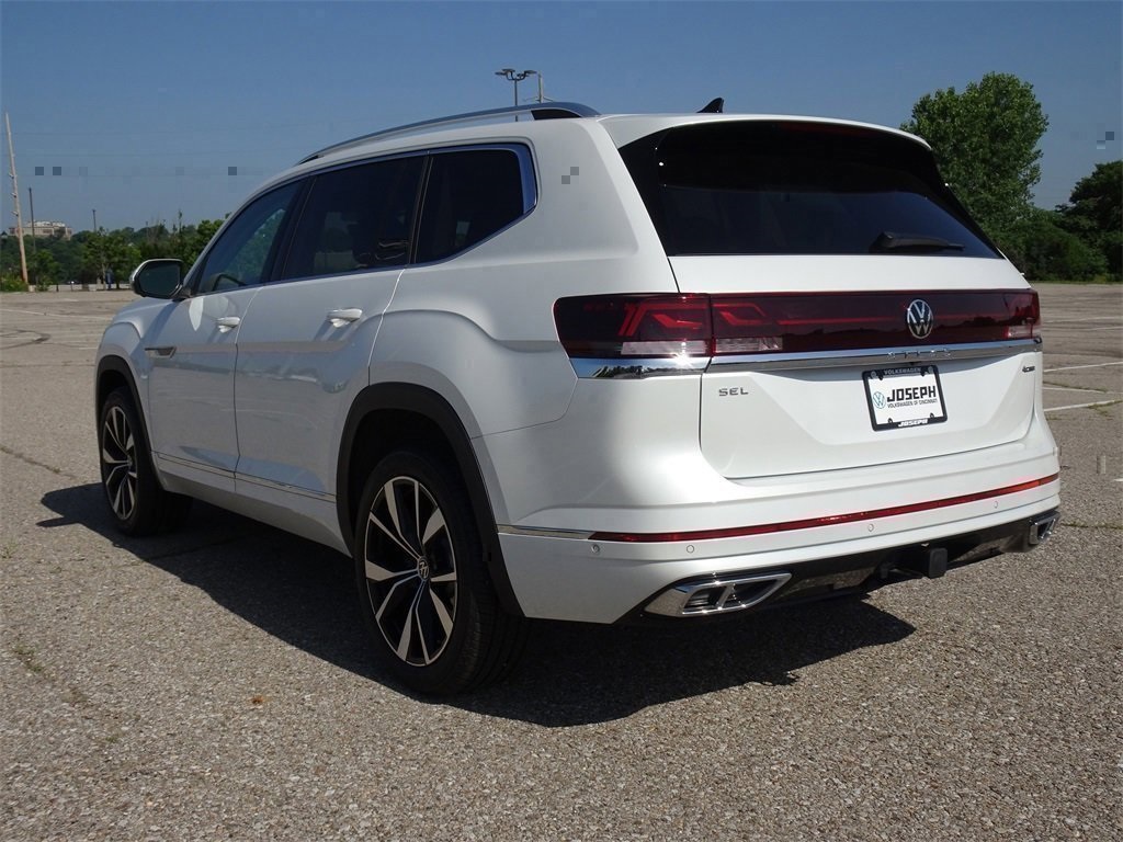 2024 Volkswagen Atlas SEL Premium R-Line photo 3