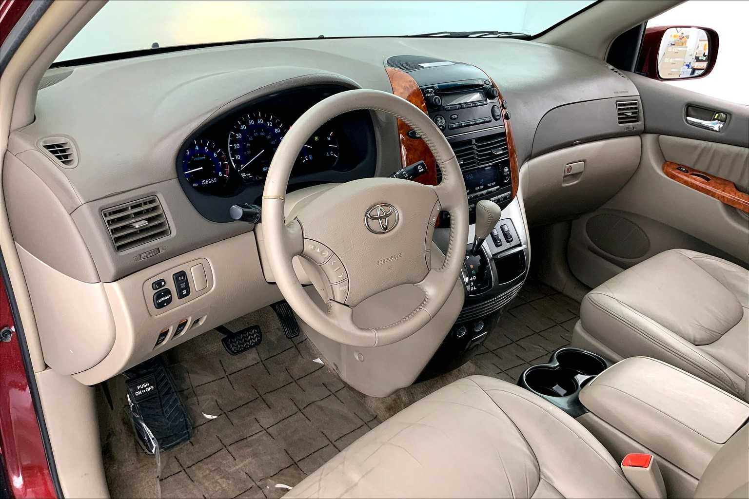 Used 2008 Toyota Sienna XLE with VIN 5TDZK22C78S167047 for sale in Des Moines, IA