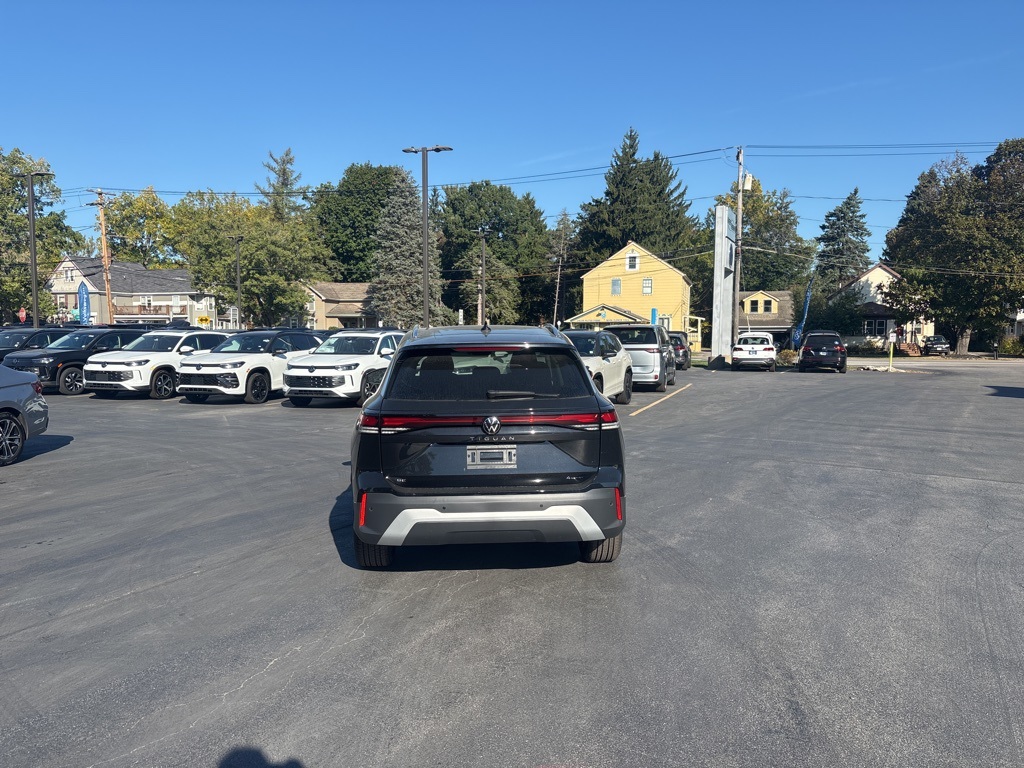 2025 Volkswagen Tiguan SE photo 3