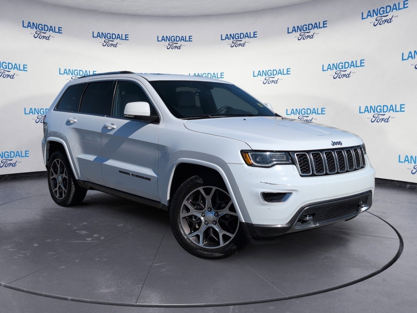 2018 Jeep Grand Cherokee Limited Sterling Edition's photo