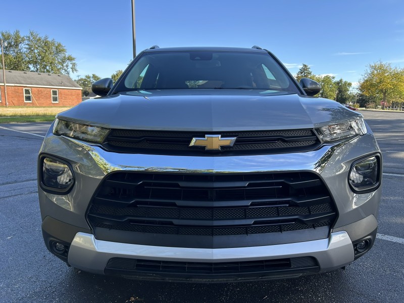 2023 Chevrolet Trailblazer LT photo 2