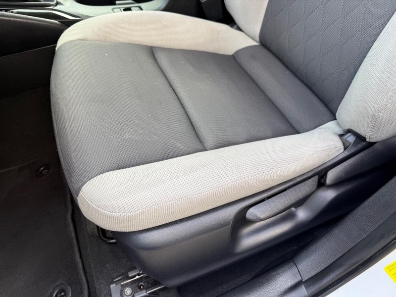 2025 Toyota Corolla LE photo 15