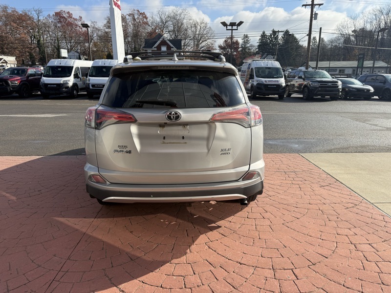 2016 Toyota RAV4 XLE photo 4