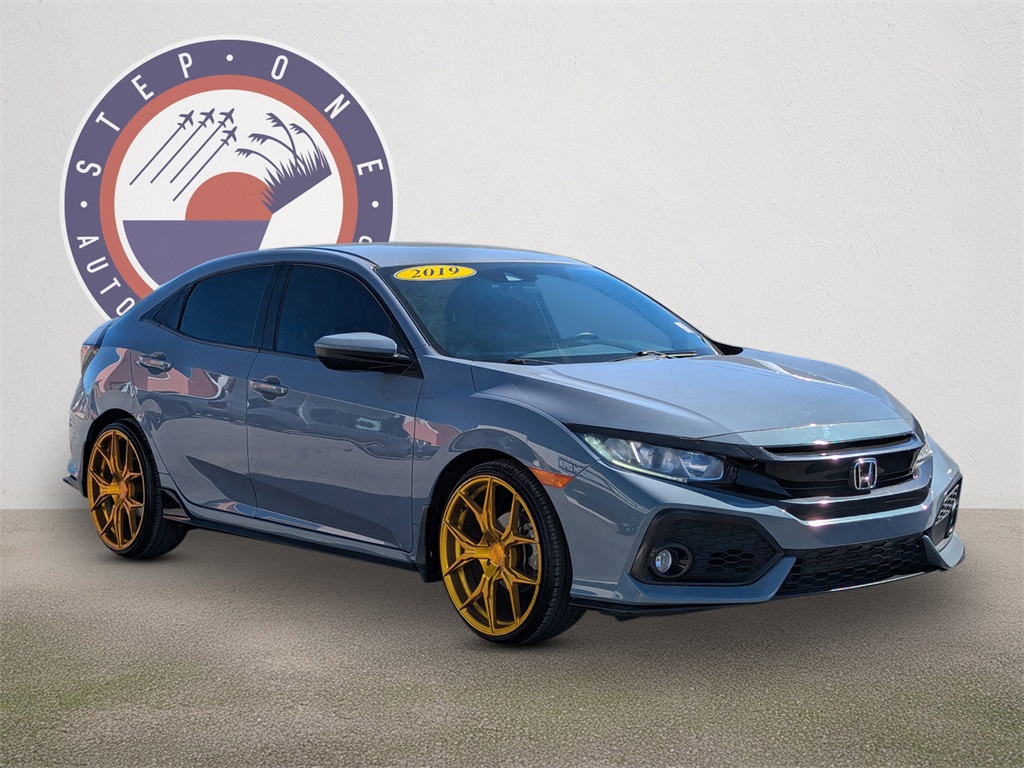 2019 Honda Civic Sport photo 2