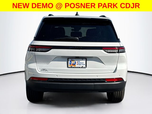 2025 Jeep Grand Cherokee Altitude photo 3