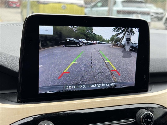 2021 Ford Escape Titanium Hybrid photo 3