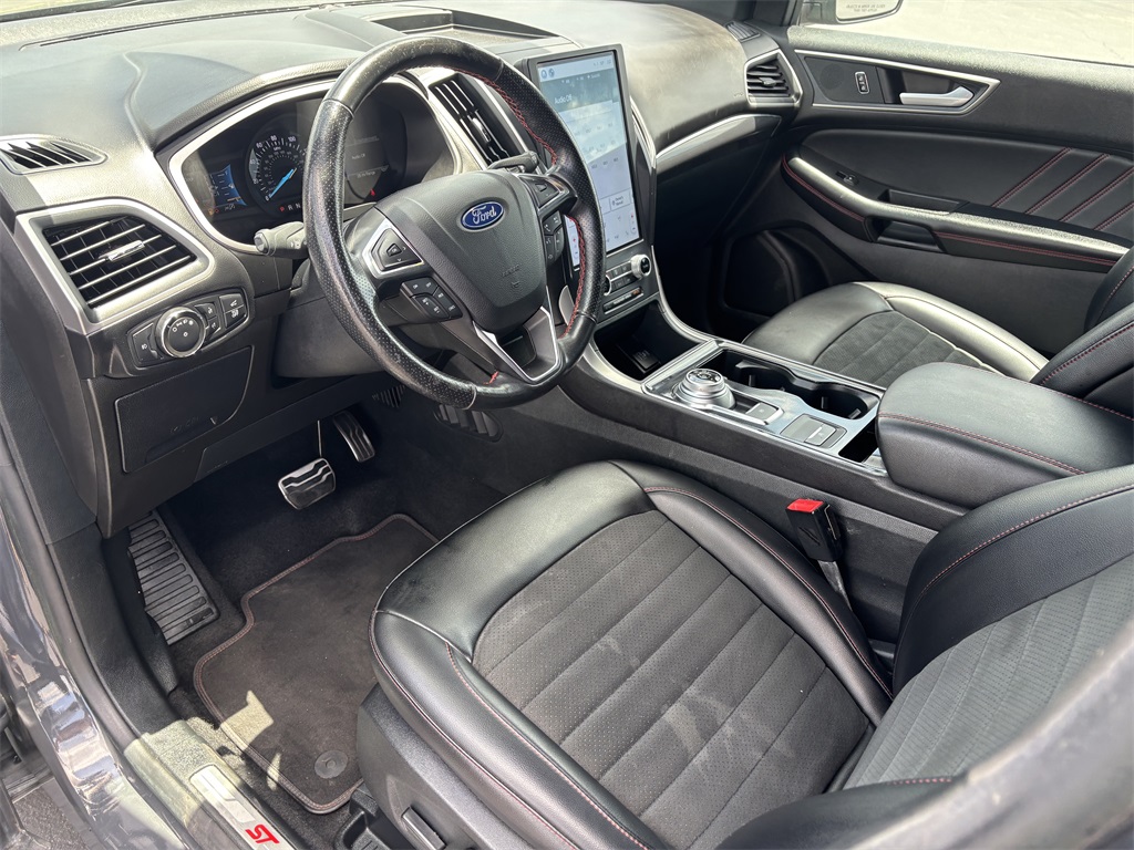 2021 Ford Edge ST photo 3