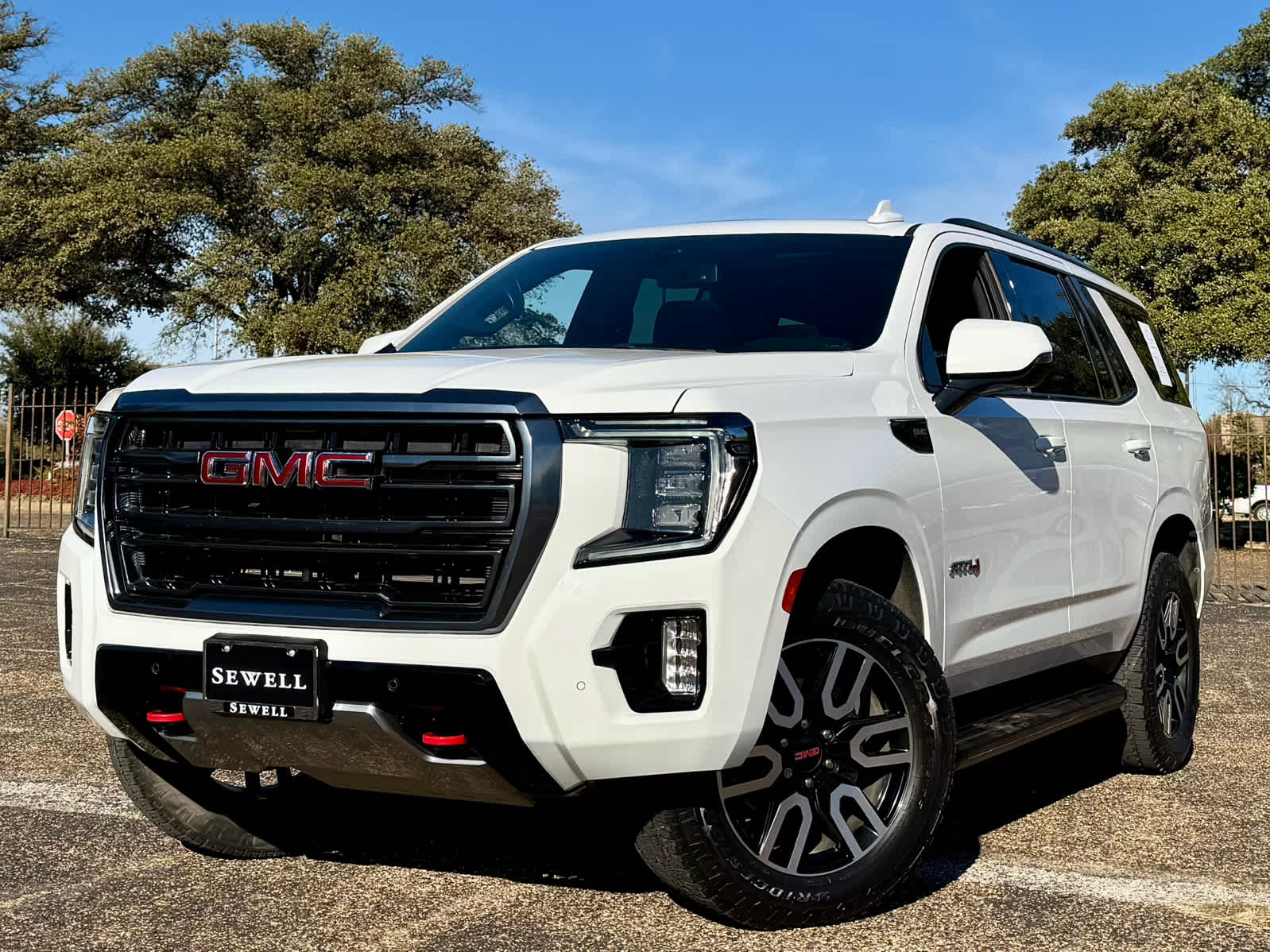 2022 GMC Yukon AT4's photo