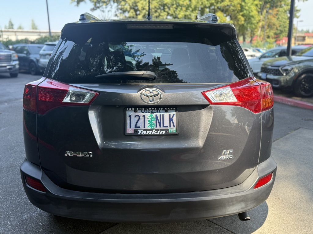 2015 Toyota RAV4 LE photo 2