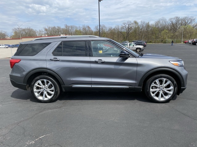 2022 Ford Explorer Platinum photo 2