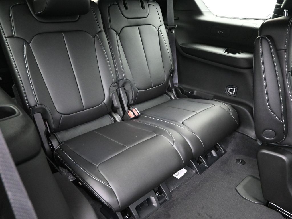 2025 Jeep Grand Cherokee Limited photo 4