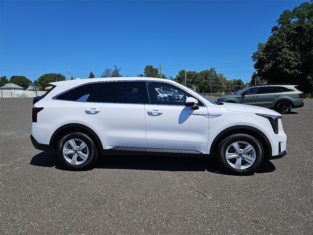 2025 Kia Sorento LX photo 6