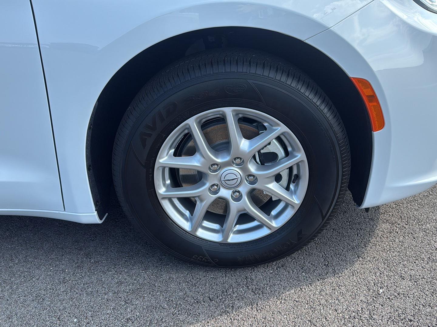 2026 Chrysler Pacifica photo 12