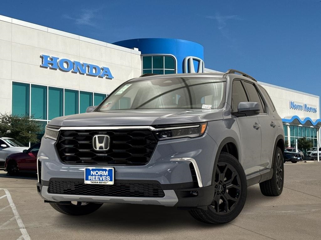 2025 Honda Pilot Touring's photo