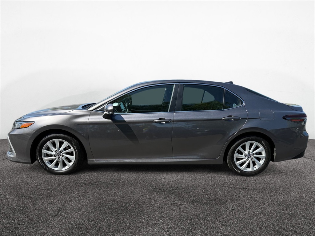 2023 Toyota Camry LE photo 3
