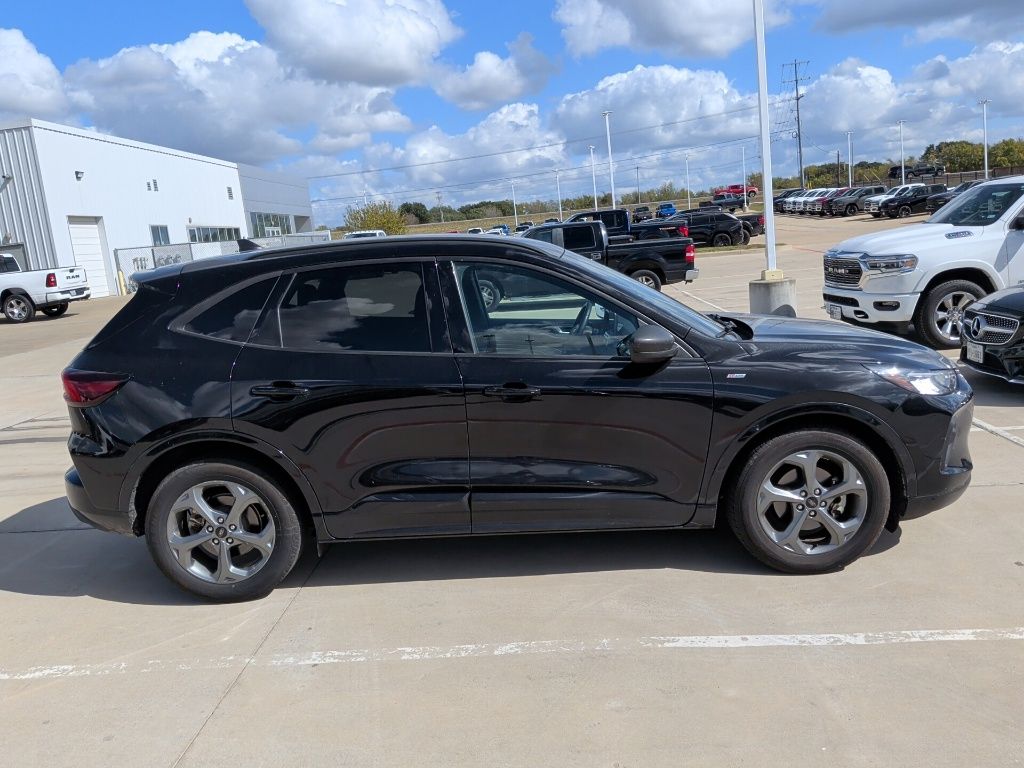 2023 Ford Escape ST-Line photo 3