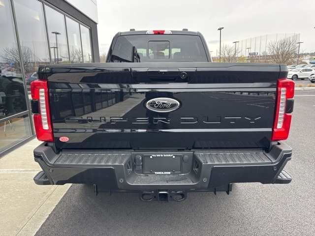 2025 Ford F-250 Lariat photo 4