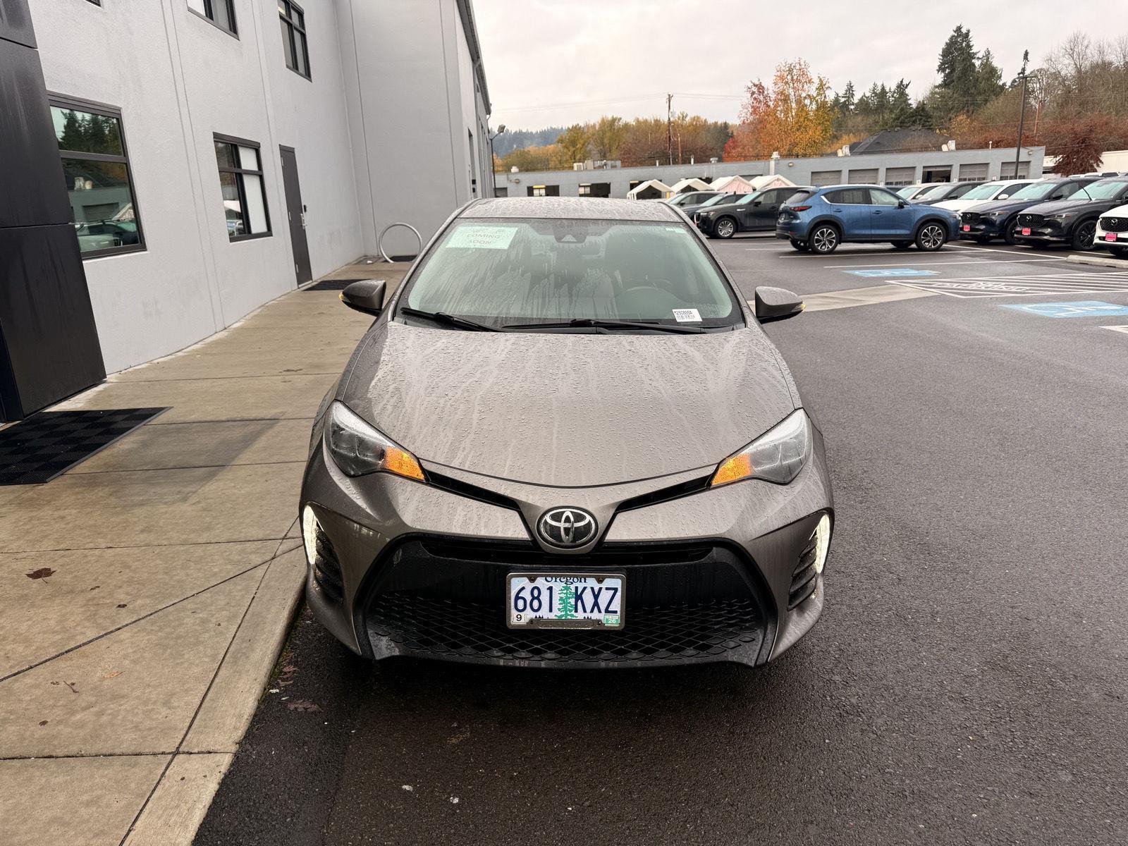 2018 Toyota Corolla SE photo 2