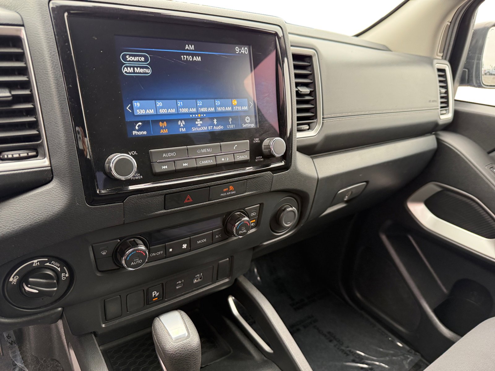 2022 Nissan Frontier SV photo 12