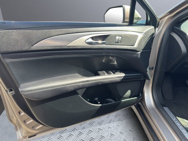 2020 Lincoln MKZ Standard photo 13