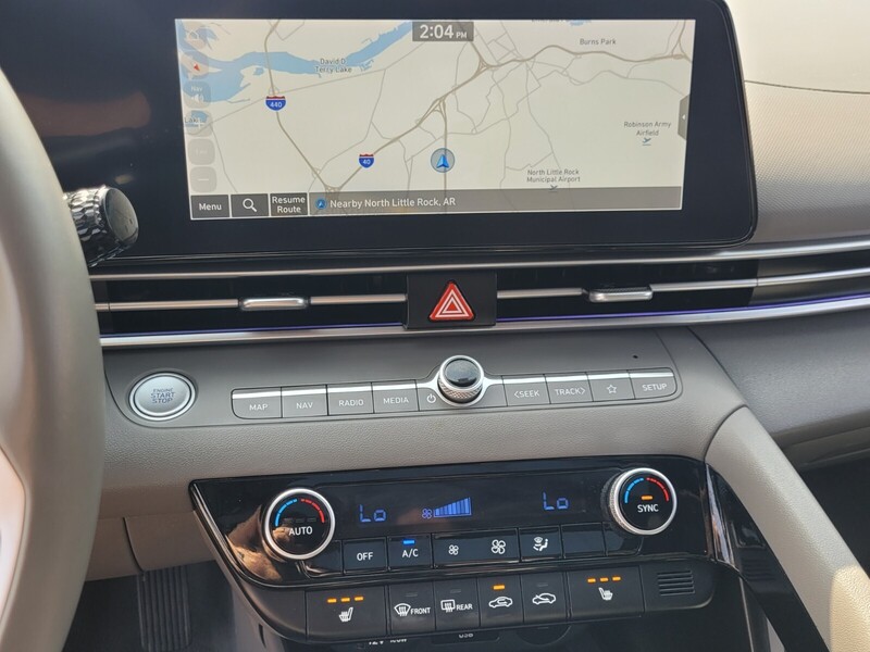 2024 Hyundai Elantra SEL photo 16