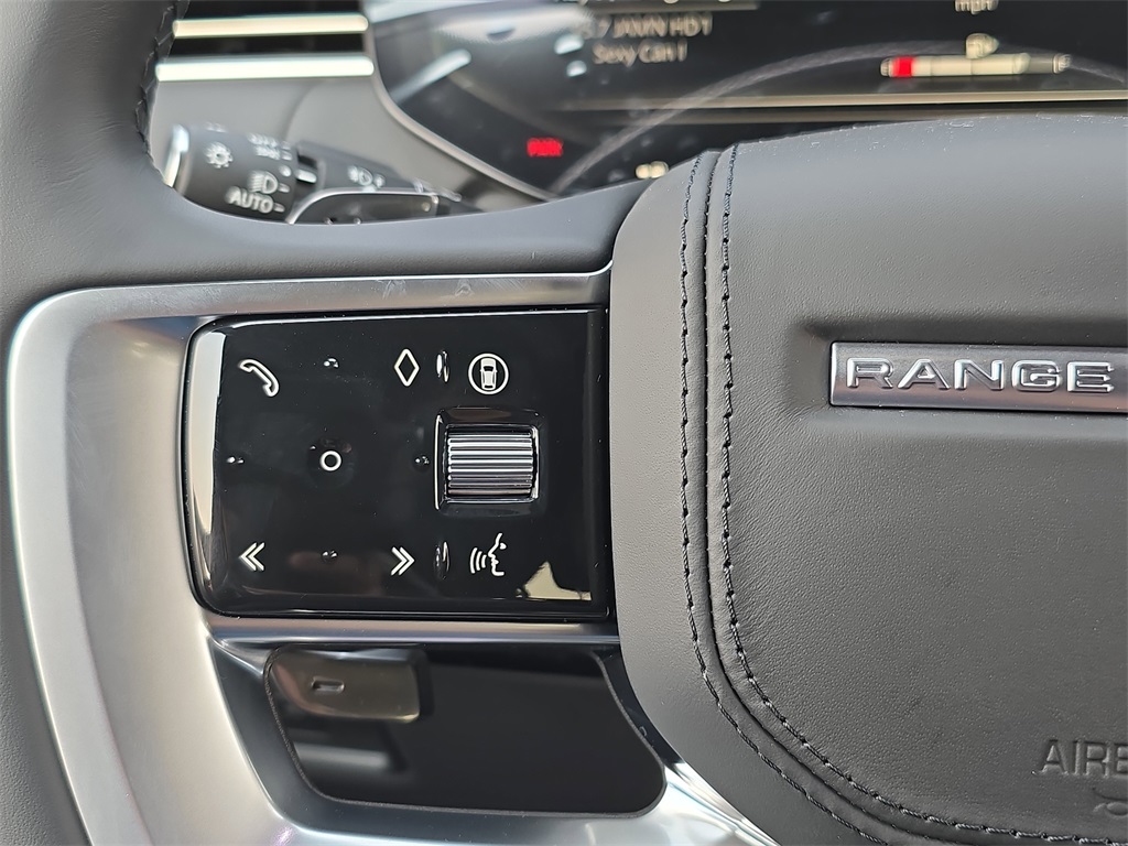 2025 Land Rover Range Rover SE photo 18