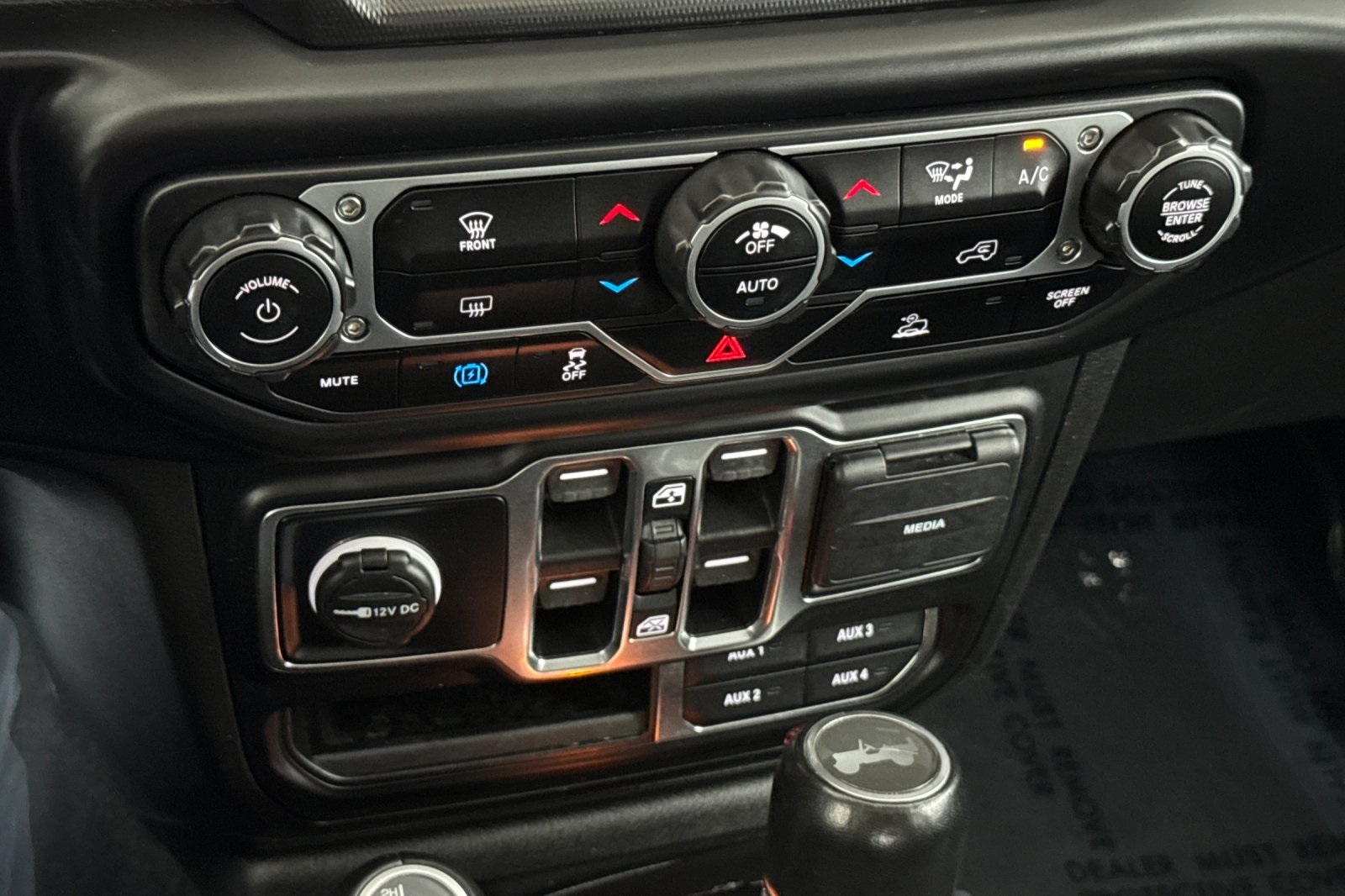 2023 Jeep Wrangler Sahara 4xe photo 24